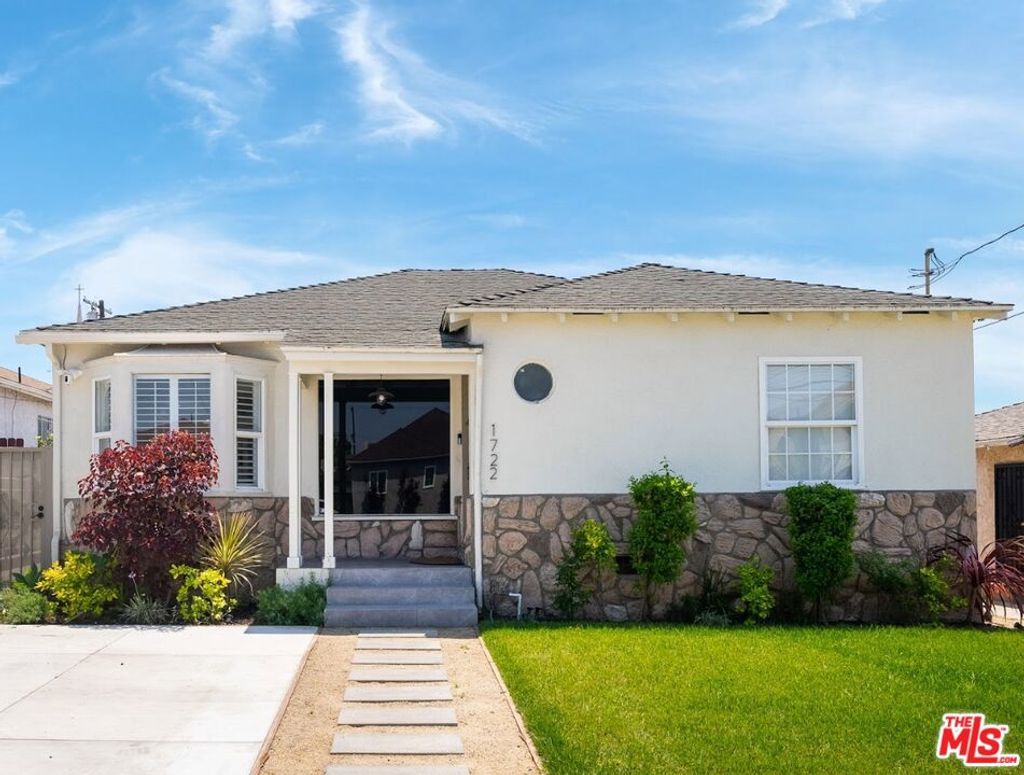 Photo of 1722 W 107th Street, Los Angeles, CA 90047 (MLS # 26832471)