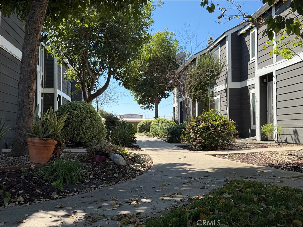 824 N Pasadena Avenue 11