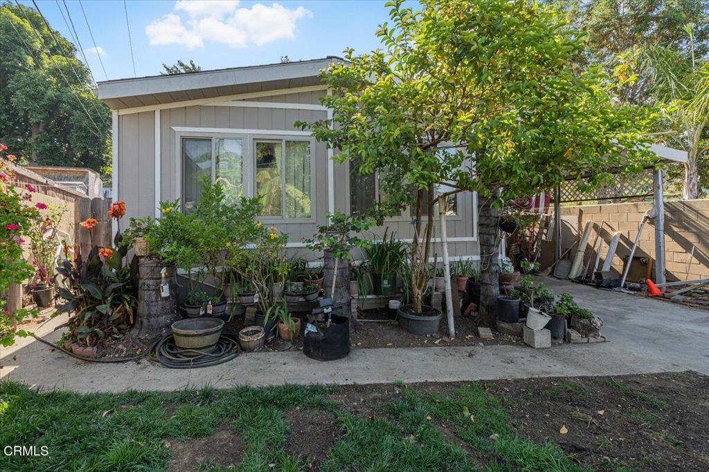 4132 N Ventura Avenue 64