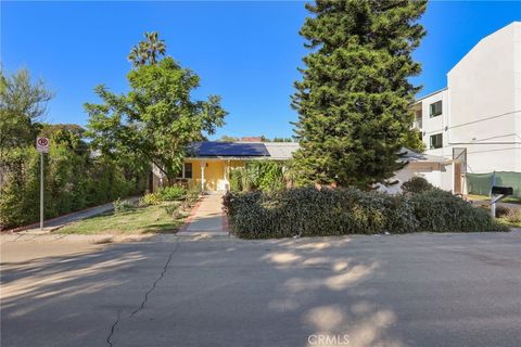 15719 Vose Street Lake Balboa CA 91406