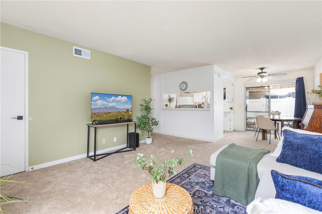 571 W Greenwood Avenue 12