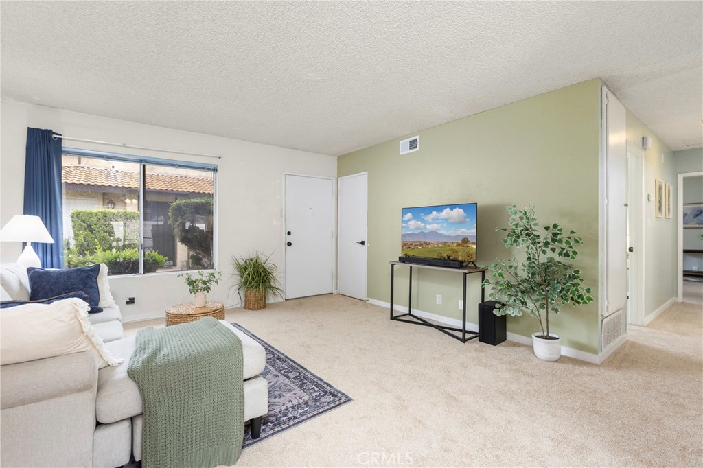 571 W Greenwood Avenue 12