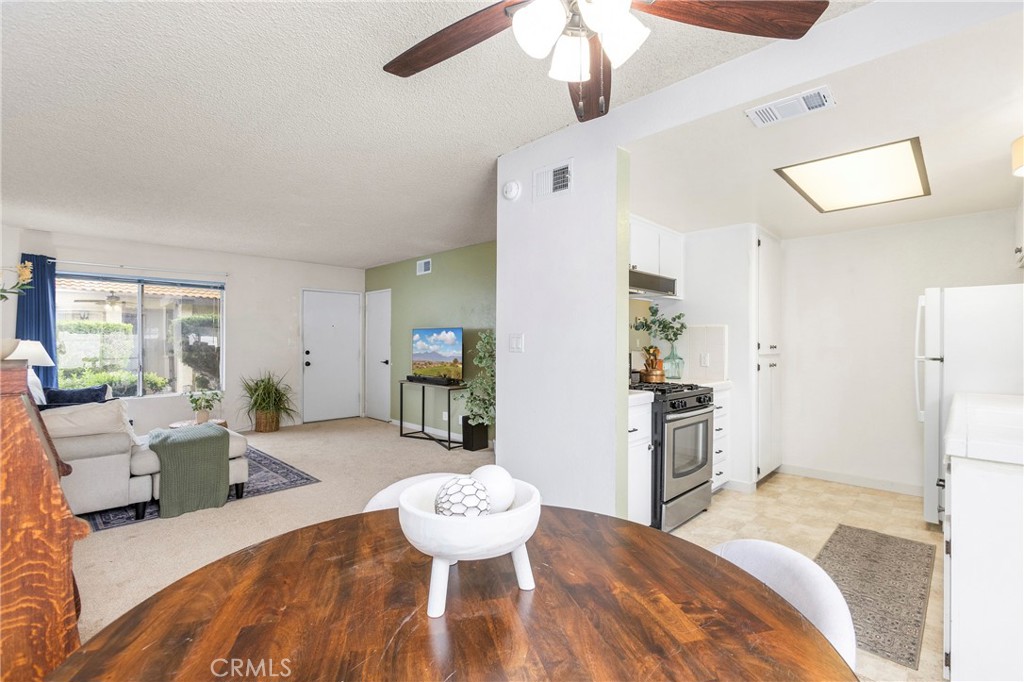571 W Greenwood Avenue 12