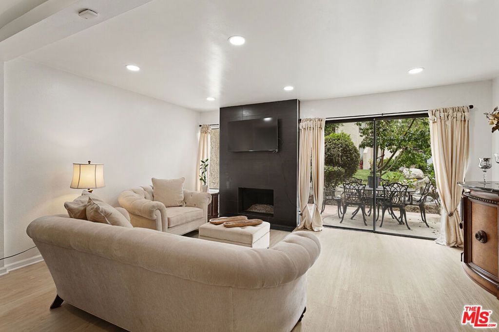 Photo of 5720 Owensmouth Avenue #152, Woodland Hills, CA 91367 (MLS # 25610537)