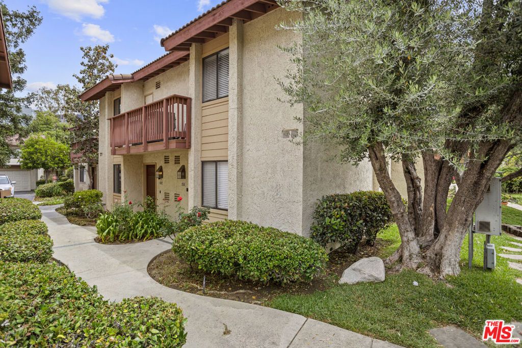 Photo of 5720 Owensmouth Avenue #152, Woodland Hills, CA 91367 (MLS # 25610537)
