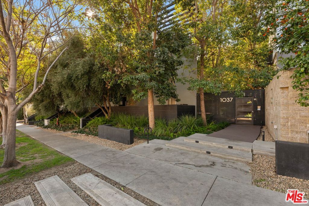 Photo of 1037 N Laurel Avenue #14, West Hollywood, CA 90046 (MLS # 26644715)
