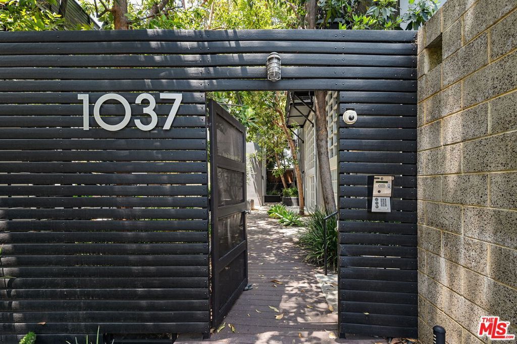 Photo of 1037 N Laurel Avenue #14, West Hollywood, CA 90046 (MLS # 26644715)