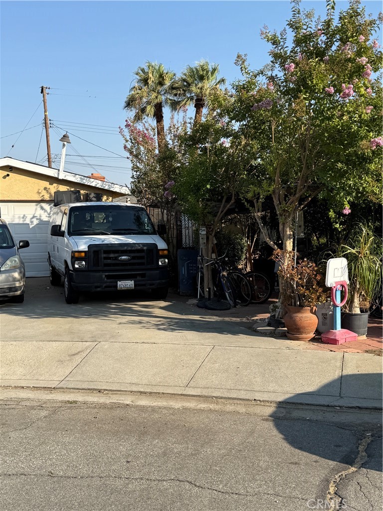 Awesome Property located minutes to all major excitement