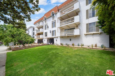 Photo of 605 San Vicente Boulevard #206, Santa Monica, CA 90402 (MLS # 26875487)