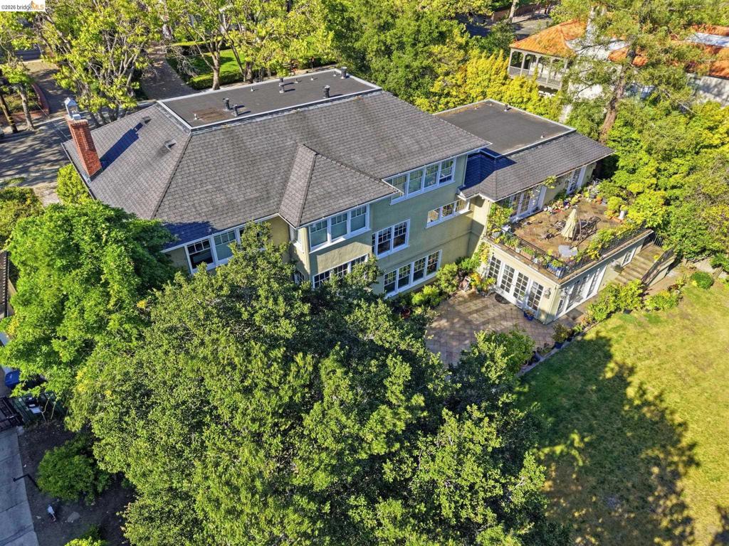 210 La Salle Ave