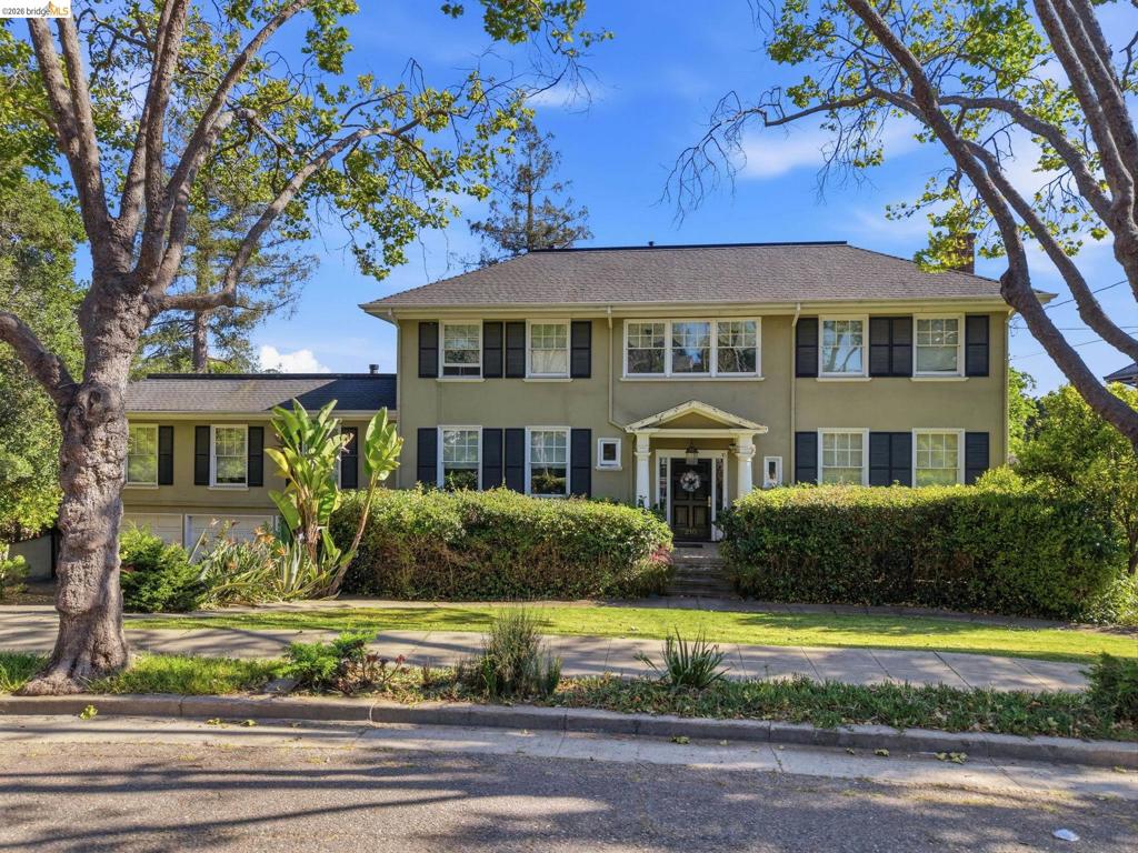 210 La Salle Ave