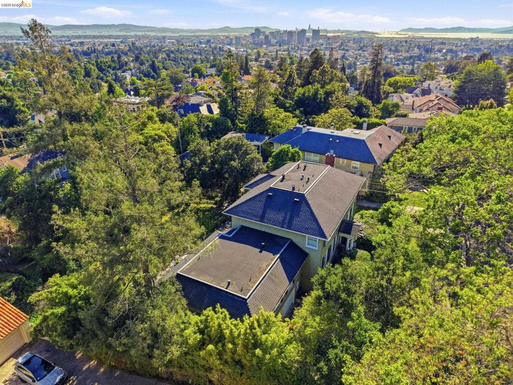 210 La Salle Ave