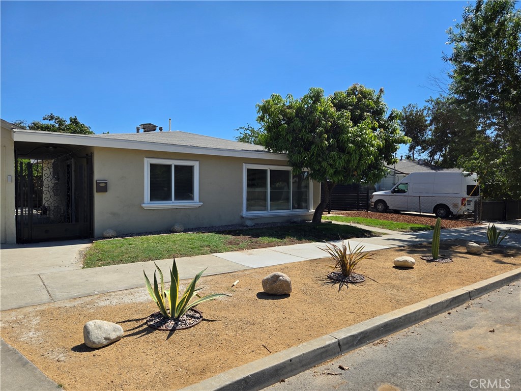 Charming 3 bedroom, 1 bath single-family rental in Ontario. This home features a practical layout with plenty of natural light, its own private driveway (no garage), and several fruit trees in the backyard. Conveniently located between the 10 and 60 freeways with easy access to shopping, dining, and transportation. Just minutes from popular restaurants and shops along Euclid Avenue. A great opportunity to enjoy a well-situated home in a central Ontario location.