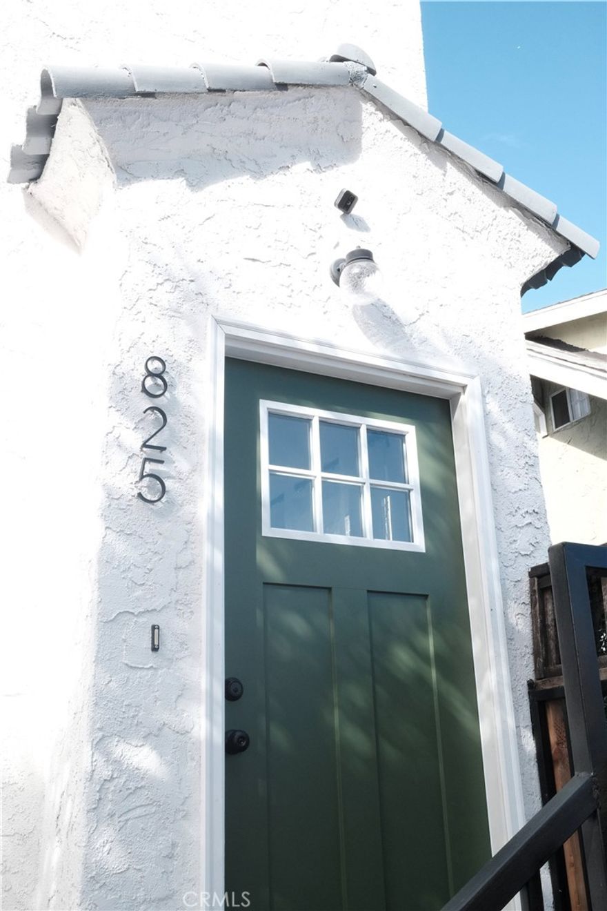 This well-maintained duplex offers a prime opportunity in Long Beach. The bottom unit (825) has been recently updated with a new kitchen, appliances, and a mini-split cooling system, while both units feature in-unit laundry for convenience. The entire exterior has been freshly repainted, giving the property a modern curb appeal. The top unit (823) is slightly larger, offering versatile living arrangements. A one-car garage provides convenient parking, and the side yard is perfect for outdoor relaxation or pets, featuring a dog washing station. Located near grocery stores, restaurants, and major freeways, the property boasts a Walk Score of 88/100. With modern updates, excellent location, and thoughtful amenities, this duplex is ideal for buyers seeking a versatile property in Long Beach.