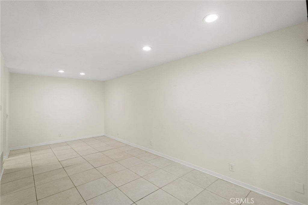 575 N Villa Court