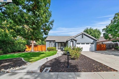 Photo of 1120 Wynn Circle Cir, Livermore, CA 94550 (MLS # 41115841) Photo of 1120 Wynn Circle Cir, Livermore, CA 94550 (MLS # 41115841)