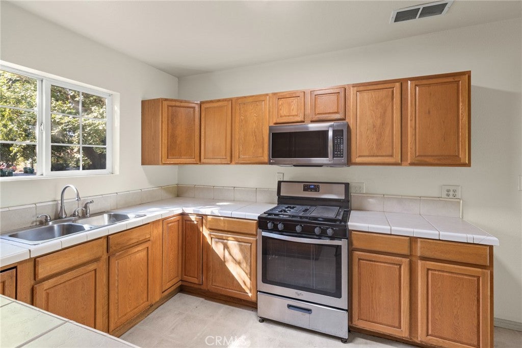 1335 Martin St