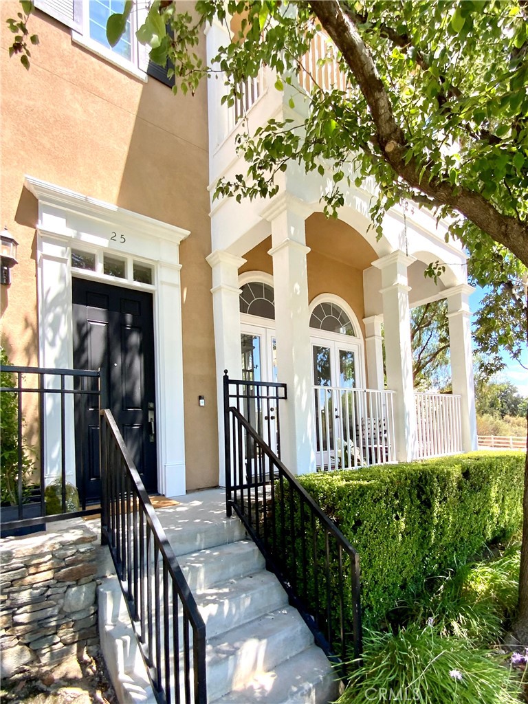 Exceptional townhome in the Valencia Bridgeport Lake community. Breathtaking 3-bedroom, 2.5 bath home features formal living and dining rooms, a newly renovated kitchen with breakfast/family area, as well as a southern exposure with180-degree views of the green belt, city and mountains. There is direct access to a two-car garage. The upper floor consists of a large master suite that highlights views from a balcony, and two guest bedrooms with a jack and jill bathroom. Contemporary energy efficient lighting, fixtures and finishes are showcased throughout the home. The grounds provide an HOA maintained hardscape and mature lush landscaping throughout community. The best of Valencia is within walking distance, as are great schools, beautiful Bridgeport Park, and the renowned Santa Clarita Valley’s Paseo system. The Bridgeport Lake community offers amenities such as a resort style pool and recreation area, junior Olympic-sized pool, kid pool and spa. A boat house provides free canoe and boat rentals at the Clubhouse.