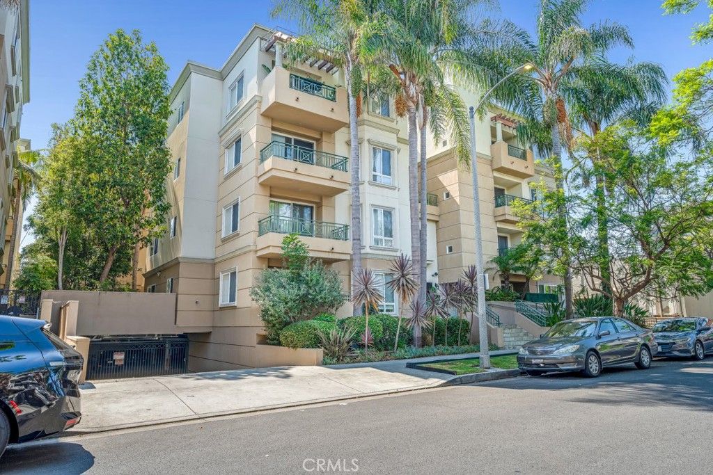Photo of 305 Arnaz Drive #103, Los Angeles, CA 90048 (MLS # BB25164768)