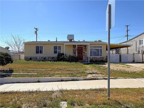 Photo of 928 Kelly Drive, Barstow, CA 92311 (MLS # HD26052729)