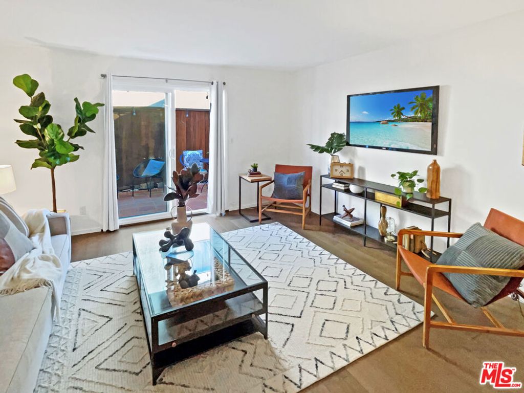 Photo of 2624 Kansas Avenue #11, Santa Monica, CA 90404 (MLS # 26634833)