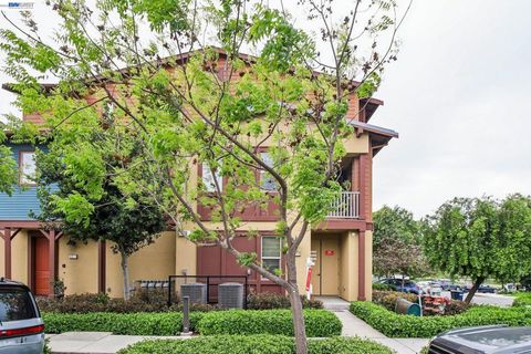 Photo of 601 Sandalwood Dr Dr #2, Livermore, CA 94551 (MLS # 41131259)