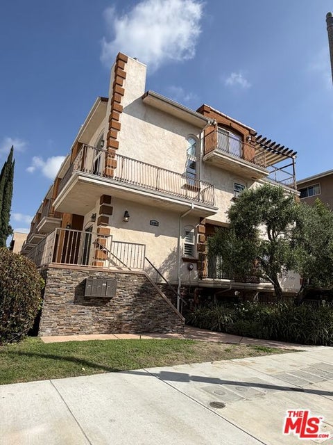 Photo of 10809 Hortense ST #1, North Hollywood, CA 91602 (MLS # 26991437)