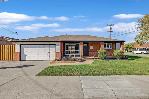Photo of 1867 Via Buena Vis Vis, San Lorenzo, CA 94580 (MLS # 41112469) Photo of 1867 Via Buena Vis Vis, San Lorenzo, CA 94580 (MLS # 41112469)