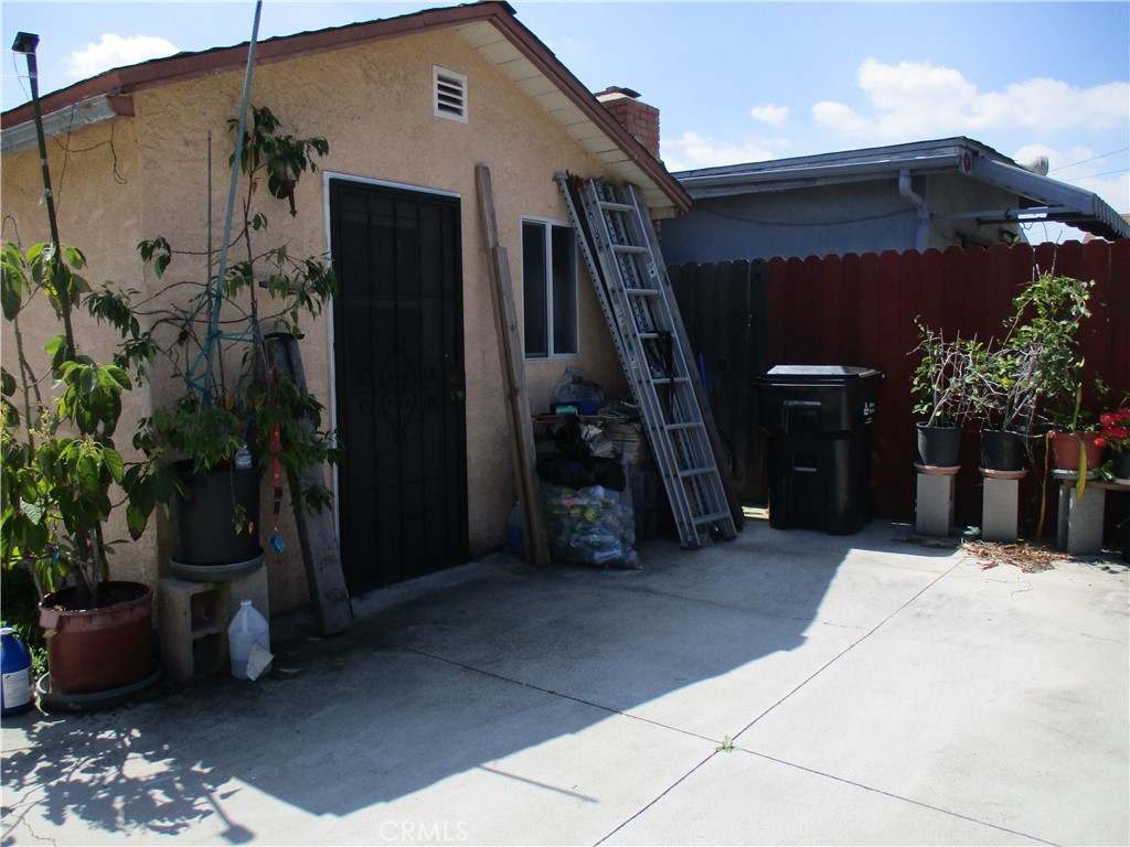137 W Saxon Avenue