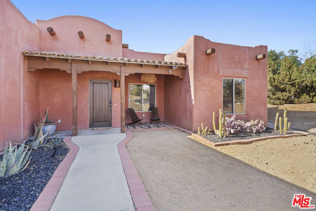 Photo of 55840 Free Gold Drive, Yucca Valley, CA 92284 (MLS # 26633833)