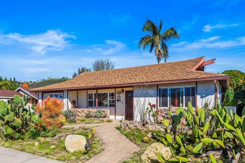 Photo of 1914 Golden Circle Dr Dr, Escondido, CA 92026 (MLS # 260002515SD)