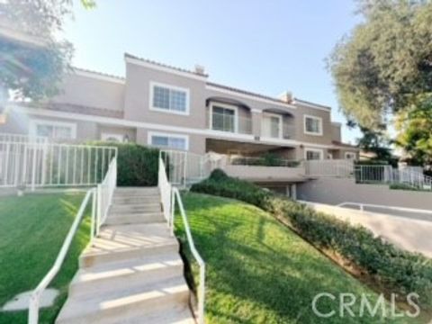 Photo of 49 N Parkwood Ave #12, Pasadena, CA 91107 (MLS # WS26038833)