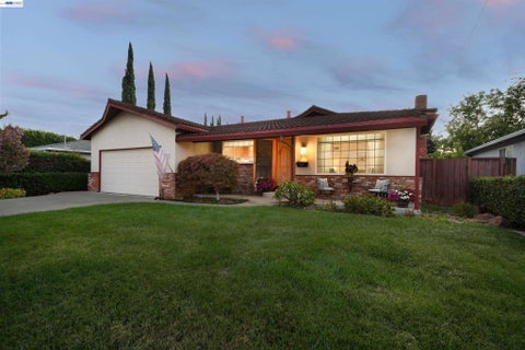 Photo of 255 Hillcrest Ave AVE, Livermore, CA 94550 (MLS # 41151114)