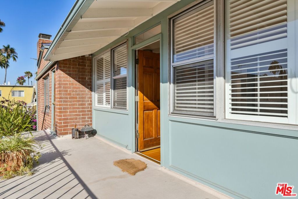 Properties 1 2033 Cloverfield Boulevard C