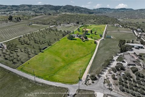 Tiny photo for 6095 Vista Serrano Way, Paso Robles, CA 93446 (MLS # SC25054898)