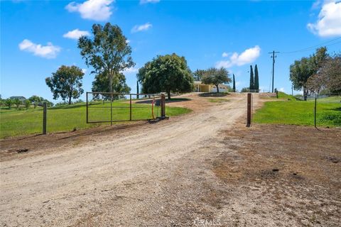 Tiny photo for 6095 Vista Serrano Way, Paso Robles, CA 93446 (MLS # SC25054898)