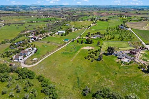 Tiny photo for 6095 Vista Serrano Way, Paso Robles, CA 93446 (MLS # SC25054898)