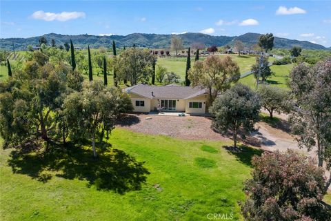 Tiny photo for 6095 Vista Serrano Way, Paso Robles, CA 93446 (MLS # SC25054898)