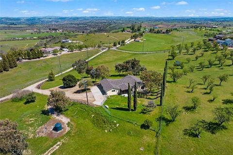 Tiny photo for 6095 Vista Serrano Way, Paso Robles, CA 93446 (MLS # SC25054898)