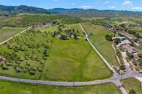 Tiny photo for 6095 Vista Serrano Way, Paso Robles, CA 93446 (MLS # SC25054898)