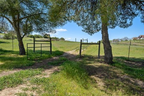 Tiny photo for 6095 Vista Serrano Way, Paso Robles, CA 93446 (MLS # SC25054898)