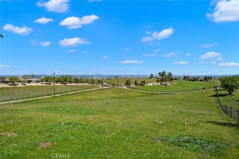 Tiny photo for 6095 Vista Serrano Way, Paso Robles, CA 93446 (MLS # SC25054898)