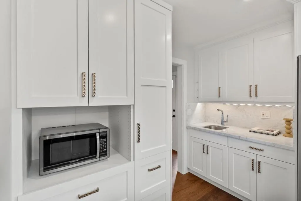 Belvedere Tiburon, California 94920, United States, 3 Bedrooms Bedrooms, ,3 BathroomsBathrooms,Residential,Active,215809