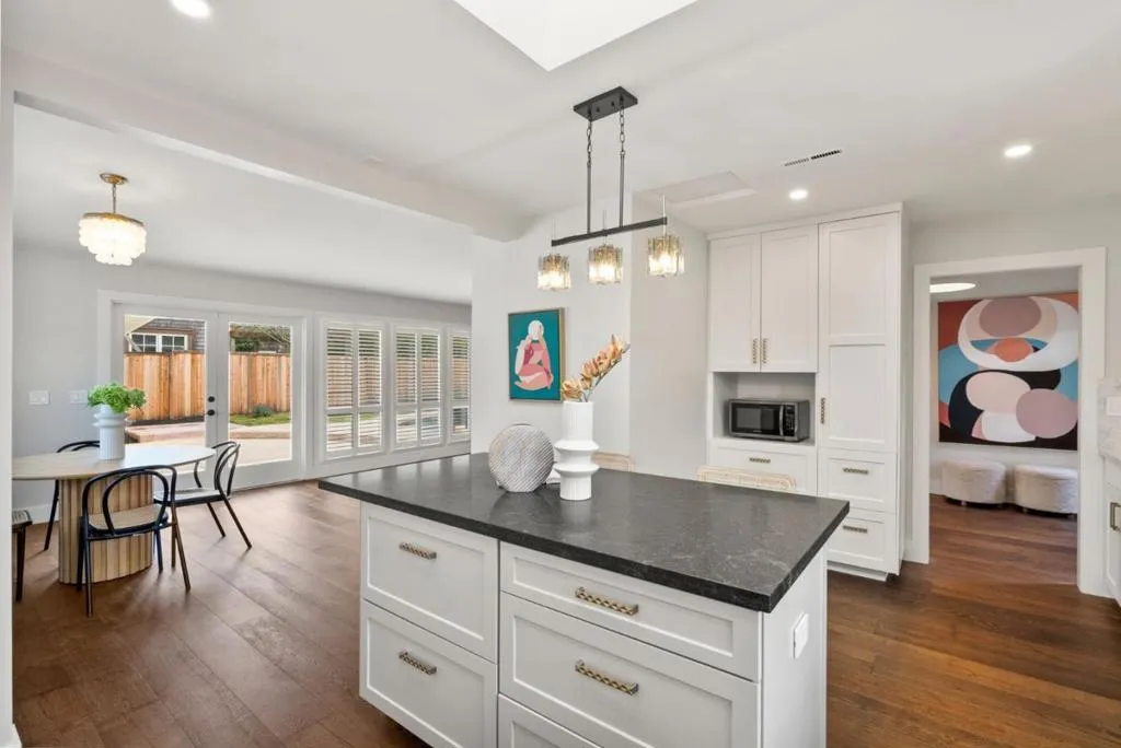 Belvedere Tiburon, California 94920, United States, 3 Bedrooms Bedrooms, ,3 BathroomsBathrooms,Residential,Active,215809