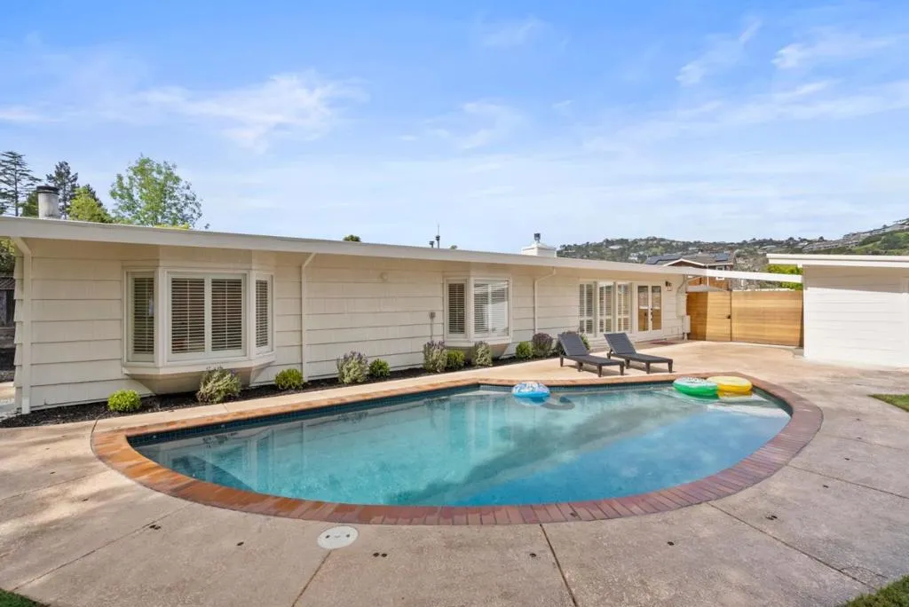 Belvedere Tiburon, California 94920, United States, 3 Bedrooms Bedrooms, ,3 BathroomsBathrooms,Residential,Active,215809