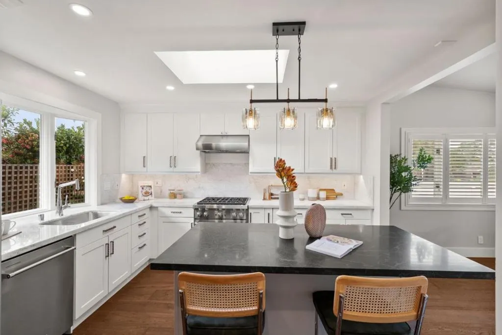 Belvedere Tiburon, California 94920, United States, 3 Bedrooms Bedrooms, ,3 BathroomsBathrooms,Residential,Active,215809