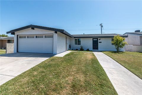 Photo of 27222 Plumwood Ave, Canyon Country, CA 91351 (MLS # BB26091277)