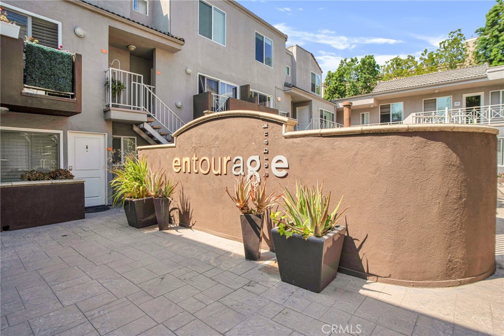 Welcome to this beautifully updated upper corner studio unit, tucked away in one of Burbank’s most serene and sought-after buildings. Bathed in natural light with vaulted ceilings and surrounded by lush greenery, thanks to the neighboring Amarano Hotel, this unit offers a tranquil, tree-top living experience. The cleverly designed floor plan offers surprising versatility, with options to create a more private bedroom space. The stylish kitchen boasts stainless steel appliances, maple cabinetry, granite countertops, a full pantry, and a cozy bistro dining area. Wood flooring flows throughout the space, complemented by a wall A/C unit and generous mirrored closet storage in both the entry and main living space.
Enjoy the convenience of a separate bathroom area, with a shower and commode set apart from the mirrored vanity, offering both functionality and privacy. Additional highlights include an assigned underground parking spot with overhead storage, ample street parking, and credit card-operated laundry machines in a clean, on-site facility. The community amenities include a well-equipped gym, a resort-style spa area, comfortable outdoor seating, and a barbecue area perfect for entertaining.
Located in the heart of Burbank, this unit offers unbeatable access to studios, freeways, shopping, dining, and everything Toluca Lake and Burbank have to offer. With incredibly low HOA dues, this is a rare find you won’t want to miss!
