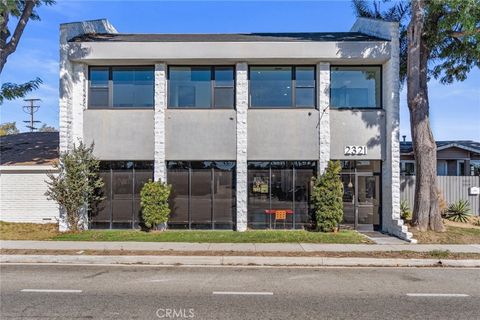 Photo of 2321 Torrance Boulevard #2, Torrance, CA 90501 (MLS # SB25194001) Photo of 2321 Torrance Boulevard #2, Torrance, CA 90501 (MLS # SB25194001)