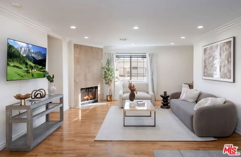 Photo of 525 N Orange Drive #1/2, Los Angeles, CA 90036 (MLS # 26641679)